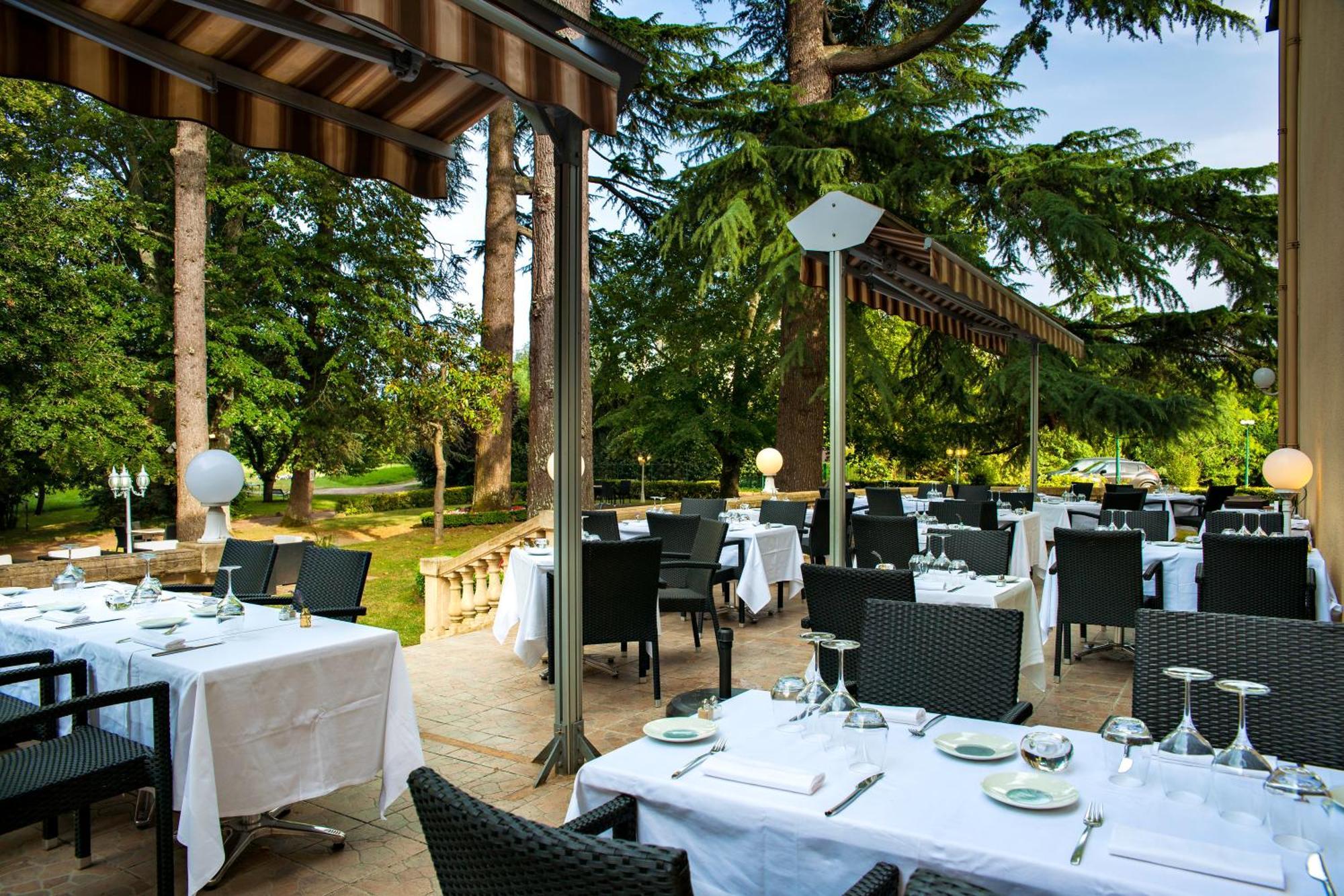 Hotel Restaurant Du Chateau De La Tour Beguey Екстер'єр фото