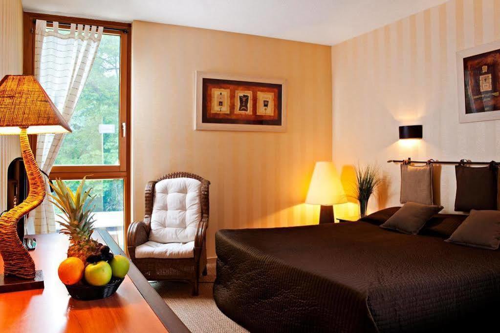 Hotel Restaurant Du Chateau De La Tour Beguey Екстер'єр фото